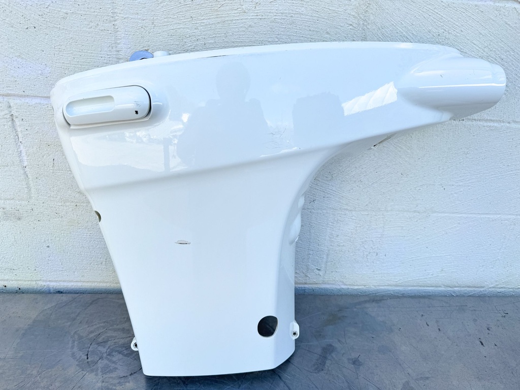 2017 Suzuki 115 HP 4 Stroke Outboard Lower Apron Cowling Starboard 61810-90J10-Y5S OEM