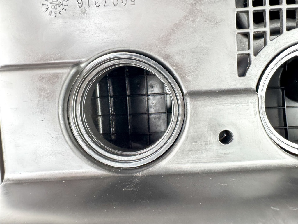 2008 Evinrude 300 HP 2 Stroke Outboard Intake Air Silencer Assembly 5007452 OEM