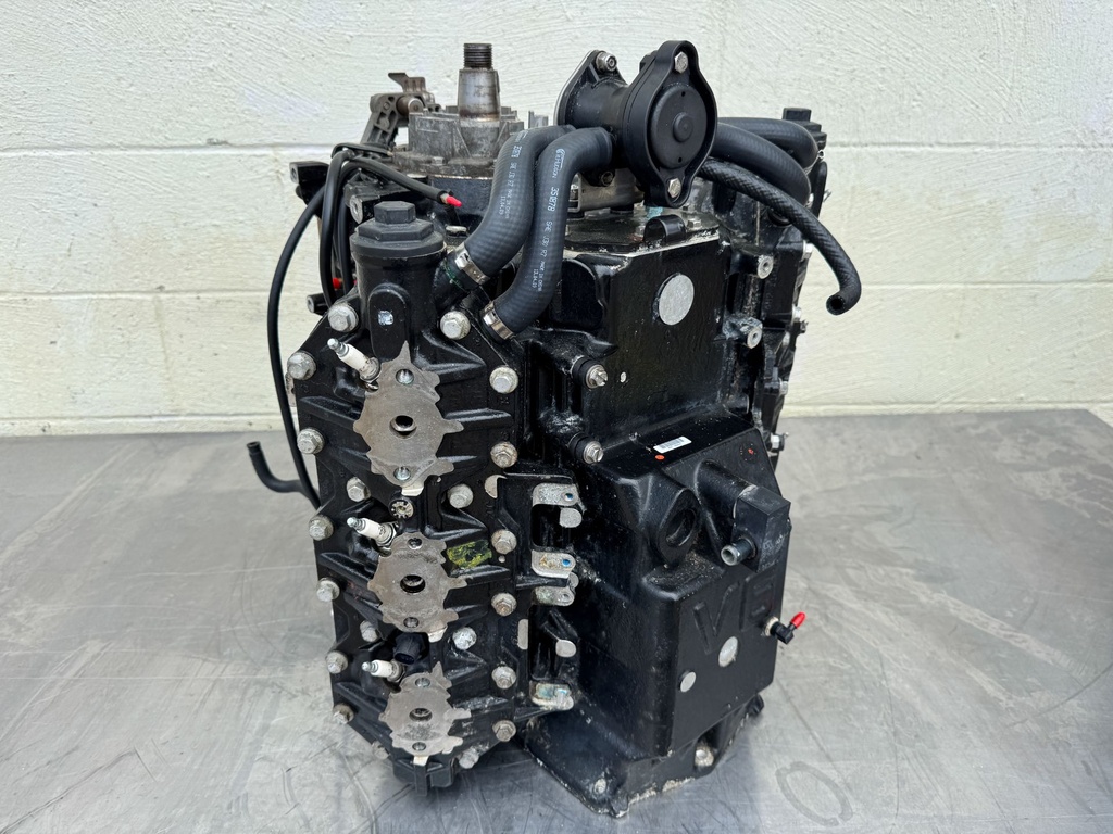 2008 Evinrude 300 HP 3.4L 2 Stroke Outboard Powerhead 5007297 OEM