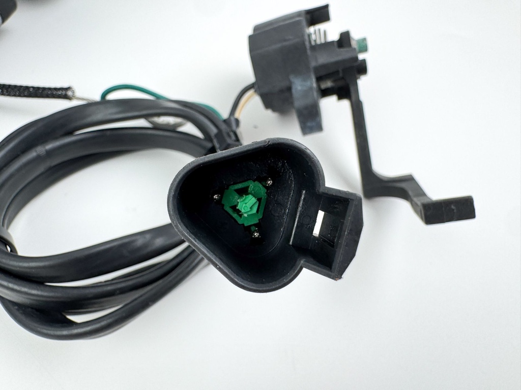 2008 Evinrude 300 HP 2 Stroke Outboard Power Trim Tilt Unit 5007662 OEM