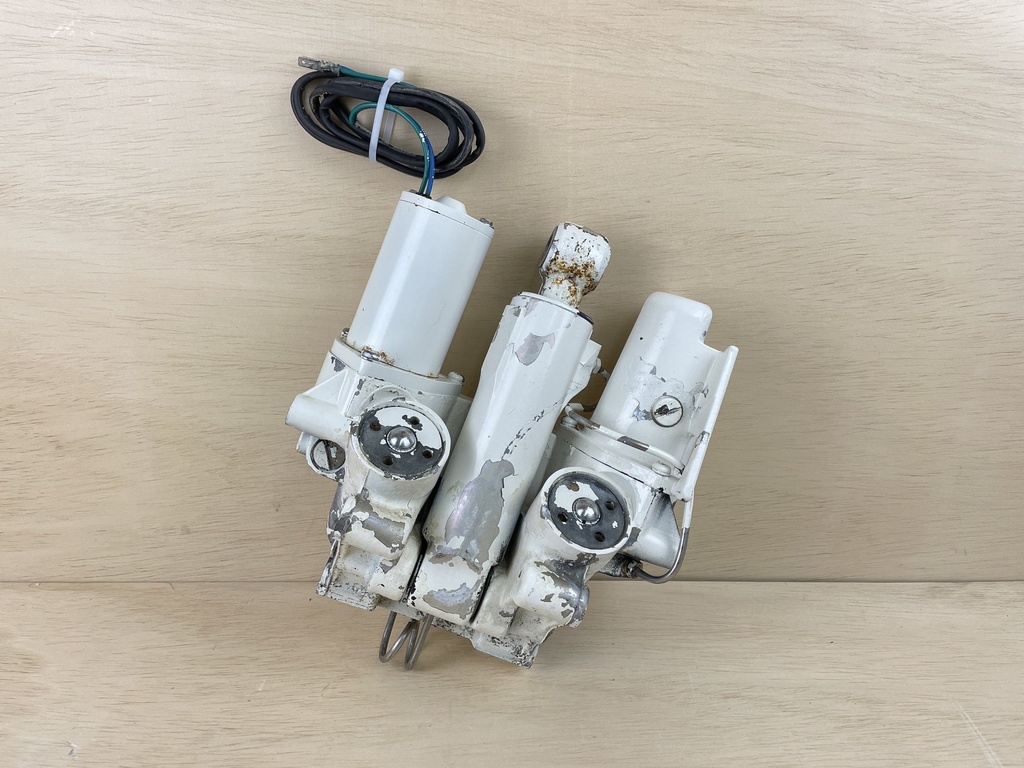 1988 Evinrude 90HP Outboard 2 Stroke Power Trim & Tilt 0398424