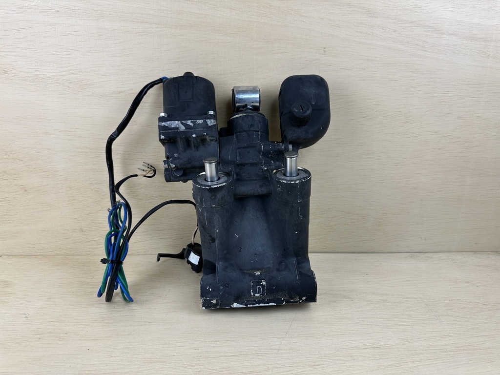 2005 Johnson 90HP Outboard 2 Stroke Power Hydraulic Trim & Tilt Assembly 5005114