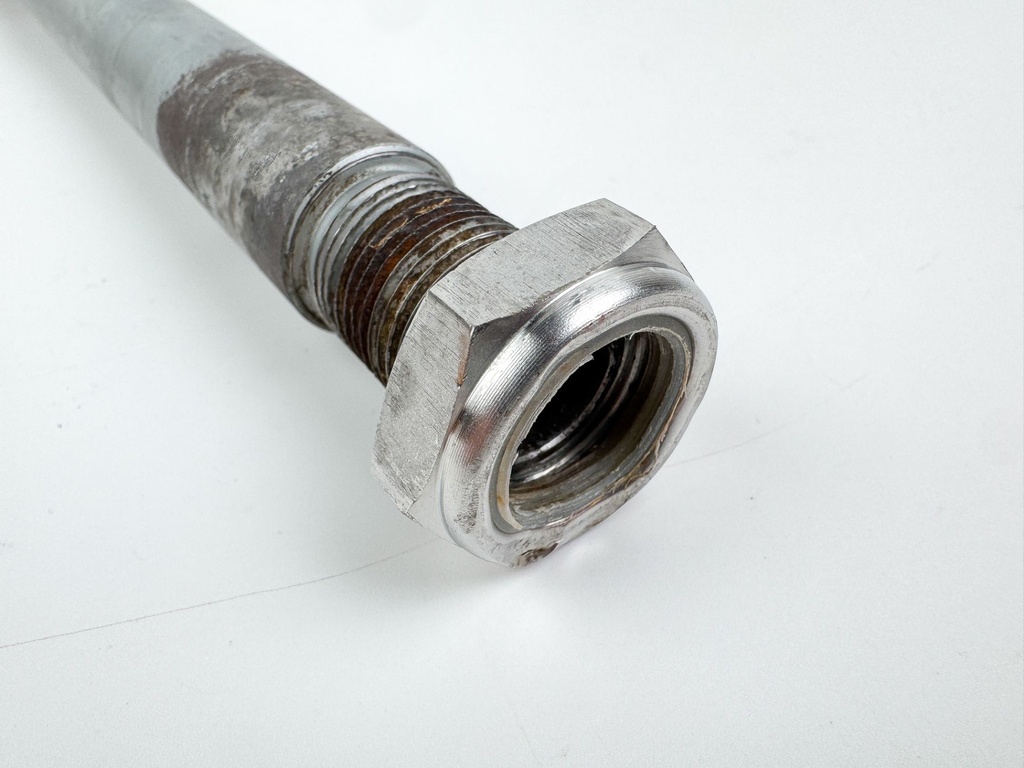 2002 Honda 130 HP 4 Stroke Outboard Clamp Bracket Bolt Tilt Tube 50381-ZY9-000 OEM