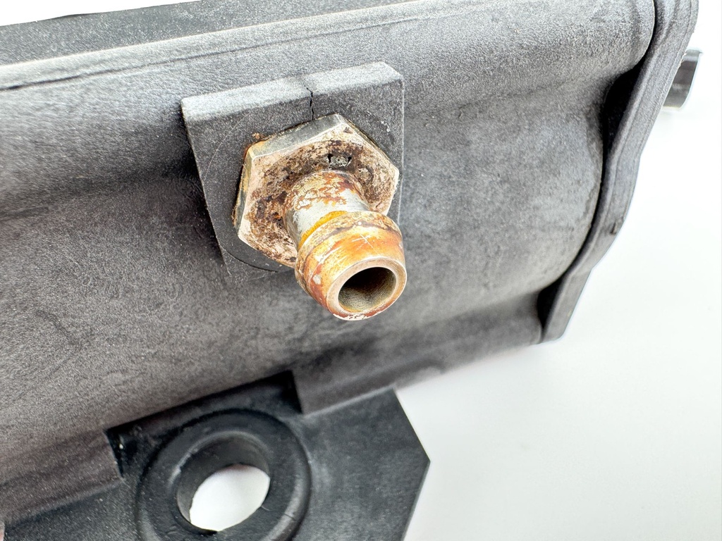 2015 Evinrude 225 HP 2 Stroke Outboard Vapor Separator Tank VST 5006063 OEM