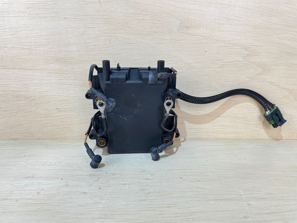 2004 Evinrude 115HP Outboard 2 Stroke Power Pack Ignition Assembly 0586292