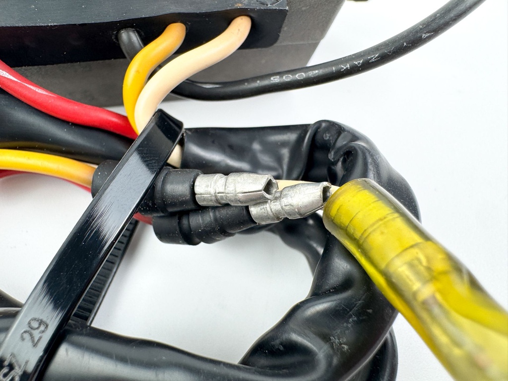 2006 Suzuki 25 HP 4 Stroke Outboard Rectifier & Regulator 32800-89J11 OEM
