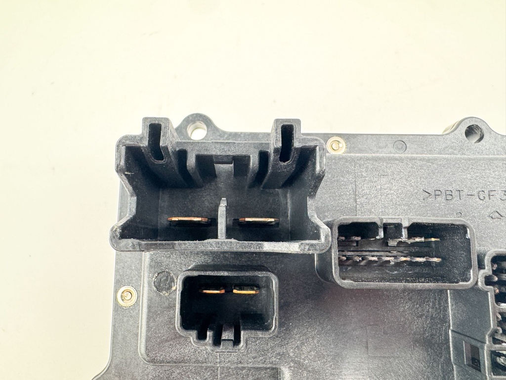 2006 Yamaha 250 HP 4 Stroke Outboard Fuse Box 6P2-82170-00-00 OEM