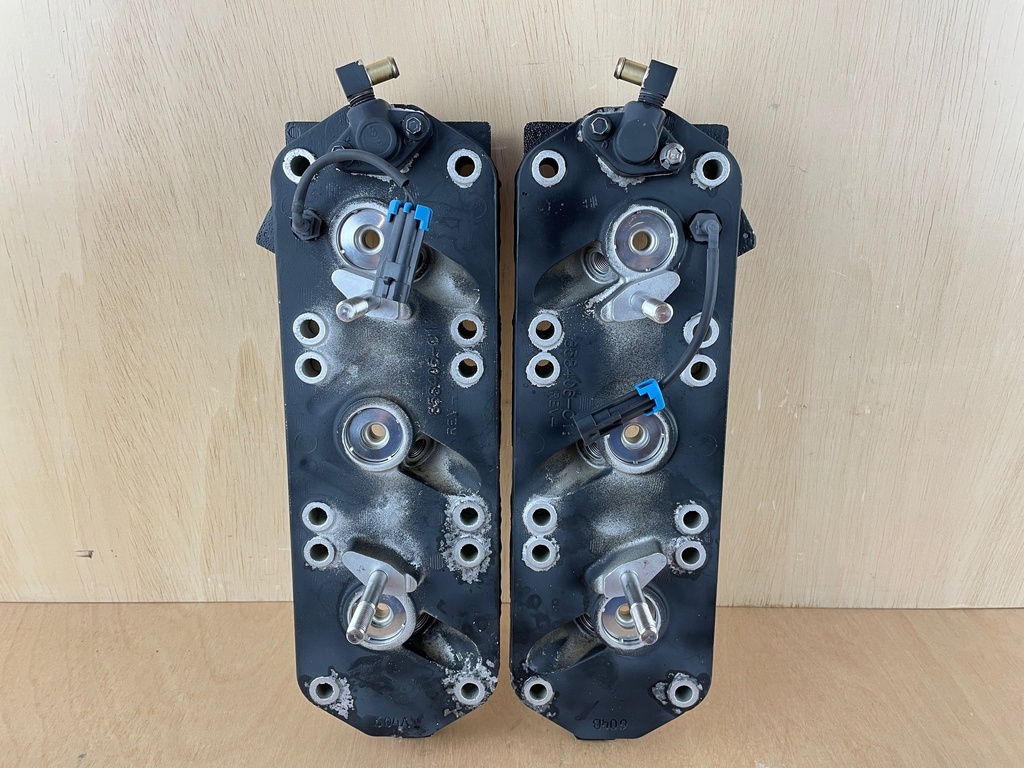 Mercury 135HP 150HP Port & Starboard Side Cylinder Head 858405T4 858406T4