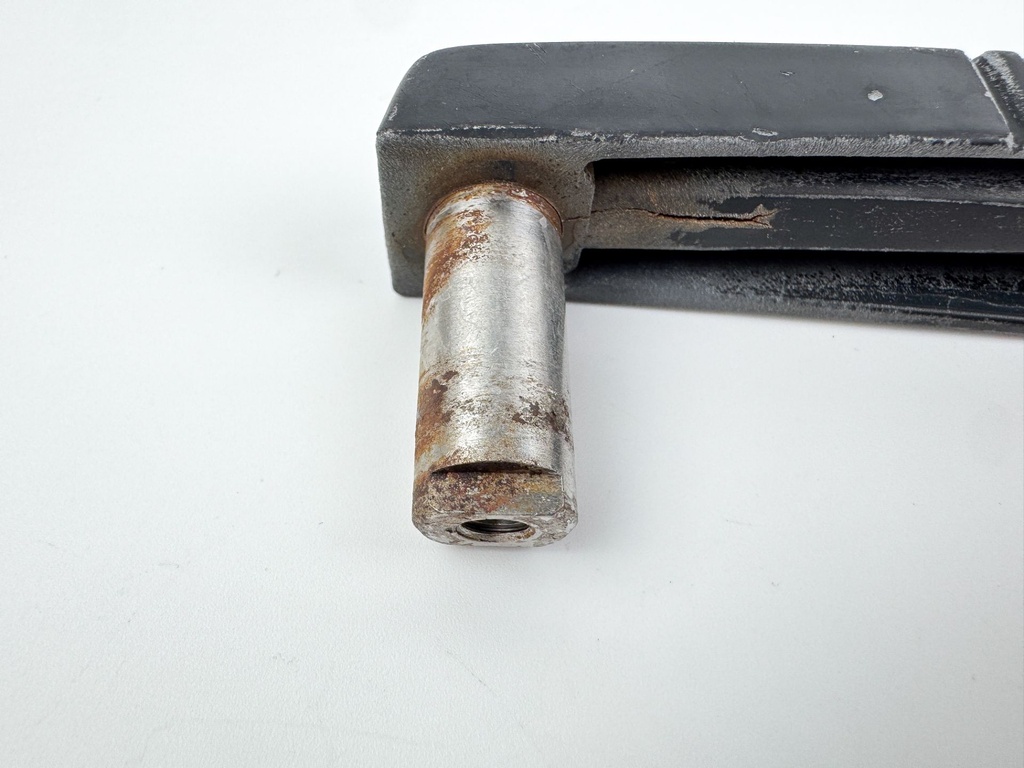 2005 Mercury 60 HP 4 Stroke Outboard Back Latch Handle 825782F1 OEM