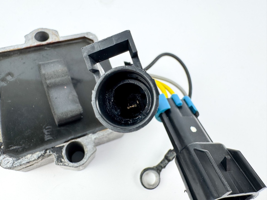 2005 Mercury 60 HP 4 Stroke Outboard Regulator Voltage 883071T1 OEM