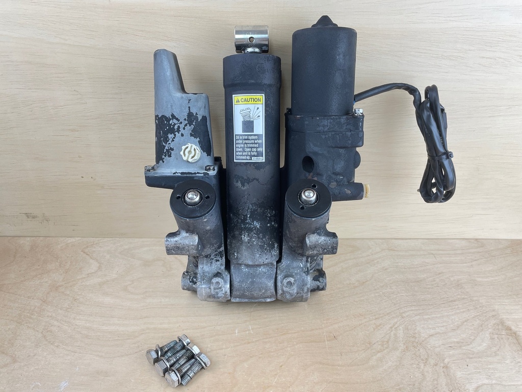 2002 Mercury 200HP 2 Stroke Outboard Power Trim & Tilt Assembly 855998A3