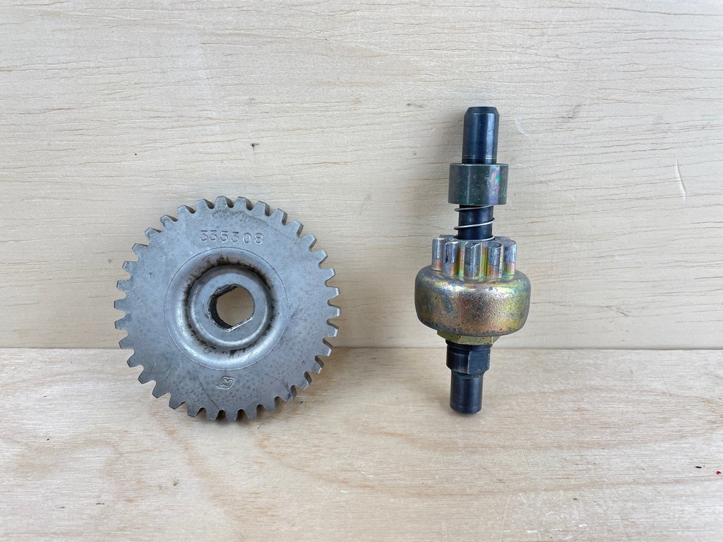 2001 Johnson Evinrude 115HP Outboard Pinion Gear & Shaft Assembly 0434517 0335308