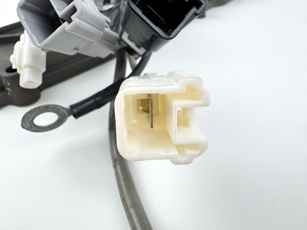 2005 Suzuki 140 HP 4 Stroke Outboard Rectifier & Regulator 32800-90J20 OEM