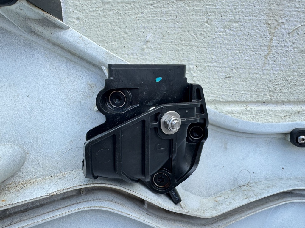 2020 Mercury 225 HP 4 Stroke Outboard Lower Apron Cowling Port {mpn} OEM