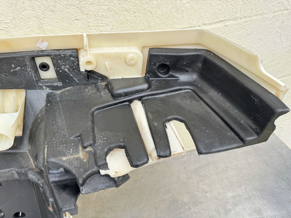 2008 Evinrude 115HP 2 Stroke Etec Outboard Lower Apron Cowling Port {mpn} OEM