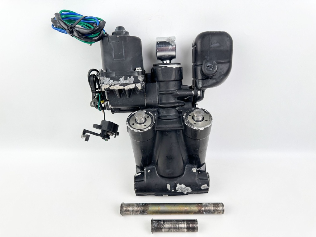 2008 Evinrude 115HP 2 Stroke Etec Outboard Power Trim Tilt Unit 5005114 OEM