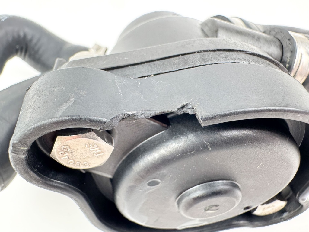 2008 Evinrude 115HP 2 Stroke Etec Outboard Pressure Relief Valve 5006147 OEM