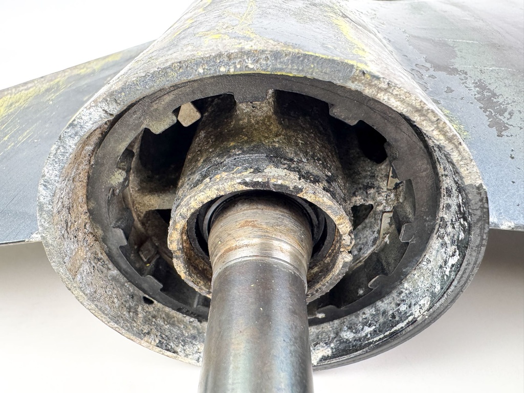 1998 - 2009 Suzuki DF 60 70 HP 20" Long Lower Unit Gear Case OEM