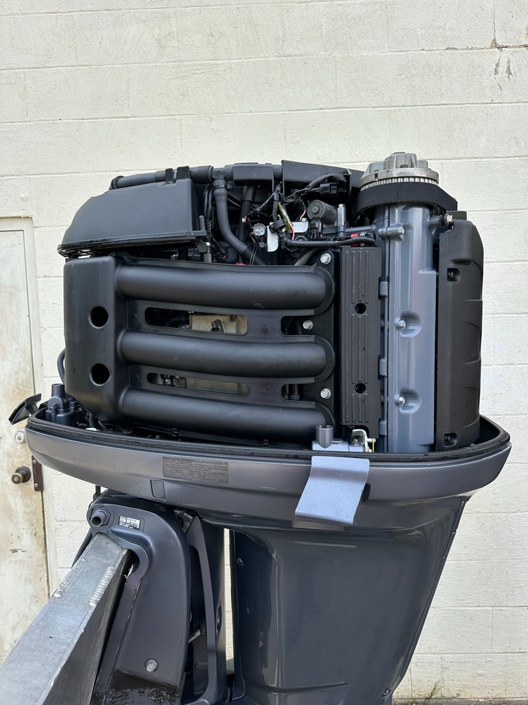 2006 Yamaha 250HP 4 Stroke Outboard Engine XXL 30” Shaft - 100 Hours