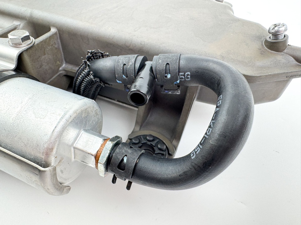 2013 Yamaha 250 HP 4 Stroke Outboard VST Float Chamber Assembly 6P2-14180-31-00 OEM