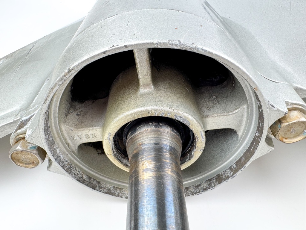 2006 + Honda BF 200 225 HP Outboard 25" XL Lower Unit 41100-ZY3-E03ZA Counter