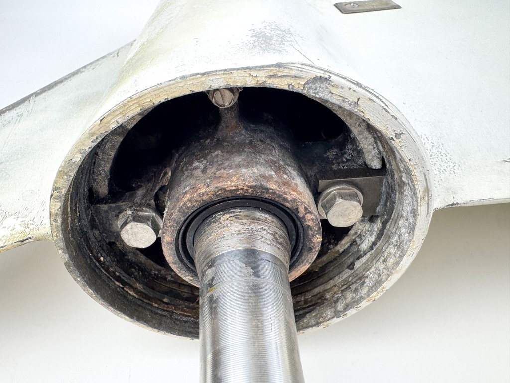 2000 Evinrude 200HP 2 Stroke Outboard 25" XL Lower Unit Gear Case 5007022