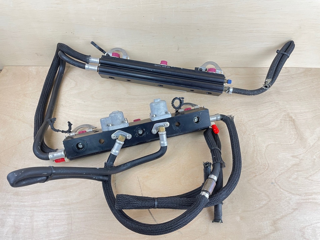 2000 Mercury 200HP 2 Stroke Optimax Fuel Rail Set Port Starboard 858259A1 858258A1