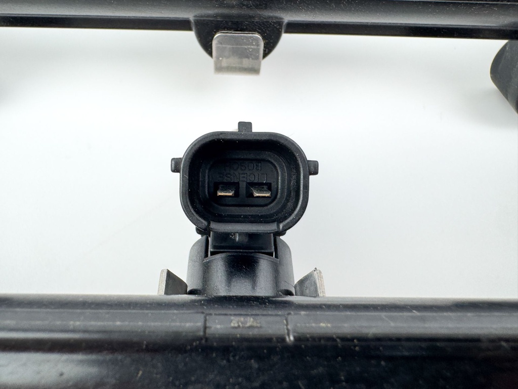 2012 Yamaha 300 HP 4 Stroke Outboard Fuel Injector Set W/ Rail 6CB-13161-00-00 OEM