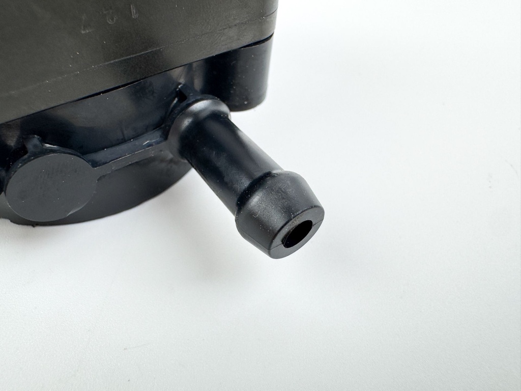 2011 Suzuki 115 HP 4 Stroke Outboard Fuel Pump 15100-90J11 OEM