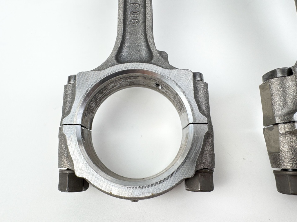 2011 Suzuki 115 HP 4 Stroke Outboard Piston & Connecting Rod Set 12111-90J01 OEM