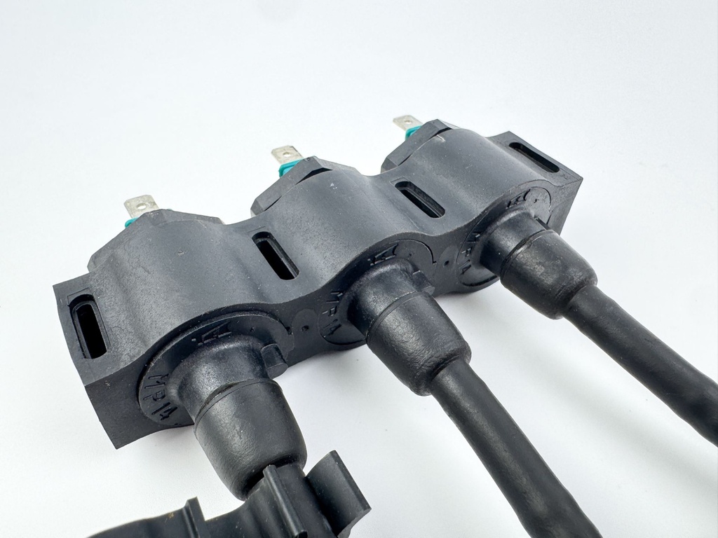 2005 Honda 40 HP 4 Stroke Outboard Ignition Coil Set 30500-ZW4-H01 OEM