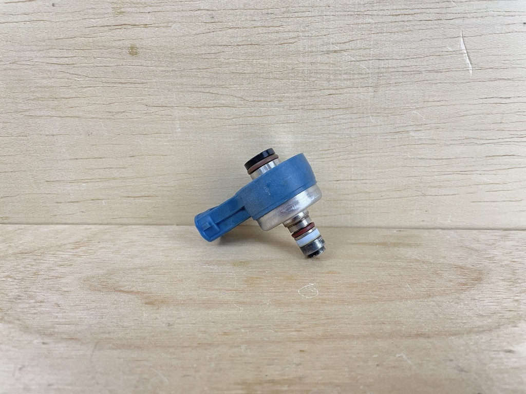 2003 Mercury 135HP Optimax DFI Air Injector Assembly 850065A5 8M6001743