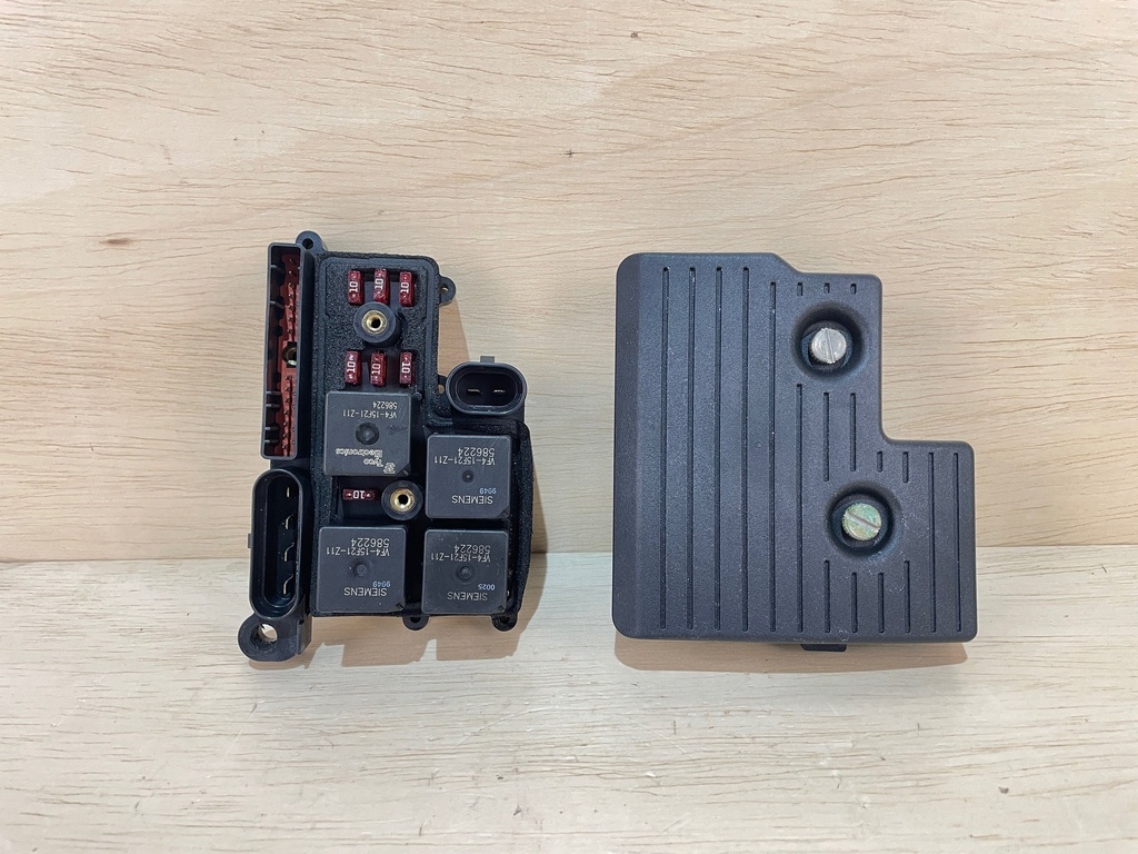 2000 Evinrude 225HP Outboard Engine Power Distribution Panel 0586754 0586379