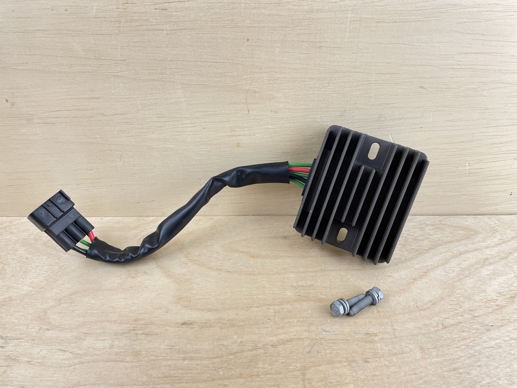 2011 Yamaha 90HP F90 4 Stroke Outboard Rectifier Regulator Assembly 6D8-81960-10-00