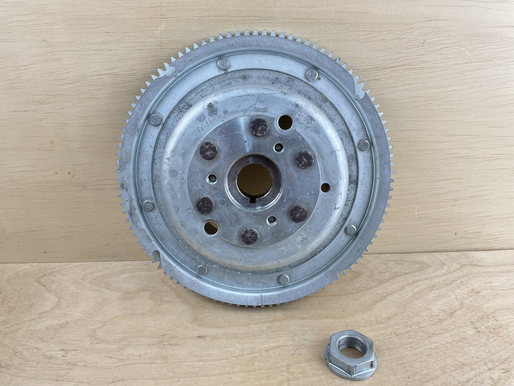 2011 Yamaha 90HP F90 4 Stroke Outboard Flywheel Rotor Assembly 6D8-81450-00-00