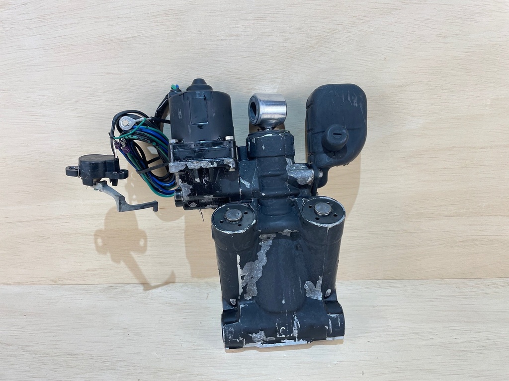 2000 Evinrude Ficht 225HP Trim & Tilt Assembly Unit 5005114 - Needs Repair on