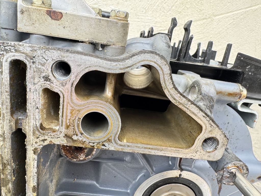 2001 - 2004 Yamaha F 80 90 100 HP 4 Stroke Outboard Powerhead Crankcase Assembly