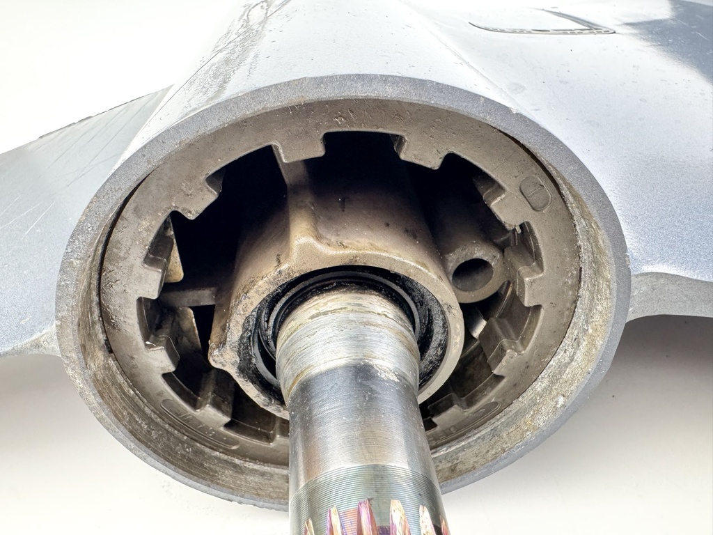 Yamaha V8 350HP F350 30" XXL Lower Unit Assembly RH Standard Rotation