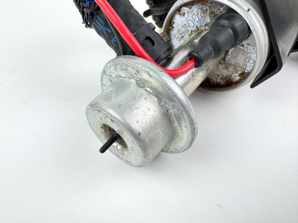 2010 Suzuki 250 HP 4 Stroke Outboard Fuel Pump 15100-94900 OEM