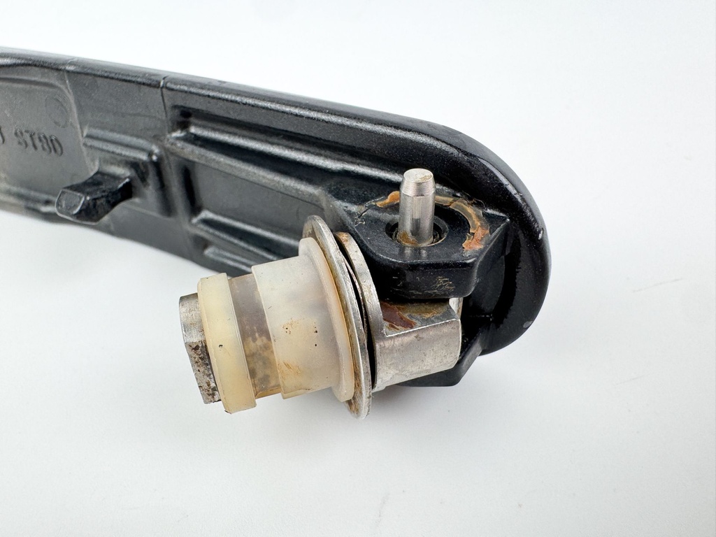 2010 Suzuki 250 HP 4 Stroke Outboard Starboard Latch Handle 61633-93J00-0EP OEM