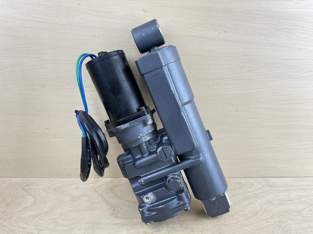 1999 Yamaha 50HP 4 Stroke Outboard Power Trim & Tilt Unit 62X-43800-00-4D