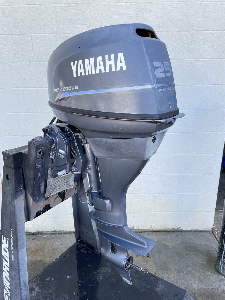 1999 Yamaha 25HP 4 Stroke Outboard With 20" Shaft