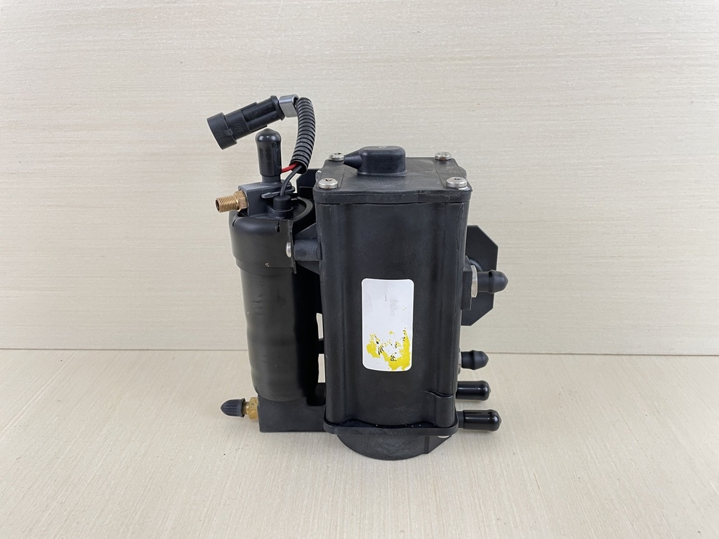 2007 Evinrude Etec 115HP 2 Stroke VST Vapor Separator Tank Fuel Pump 5010819