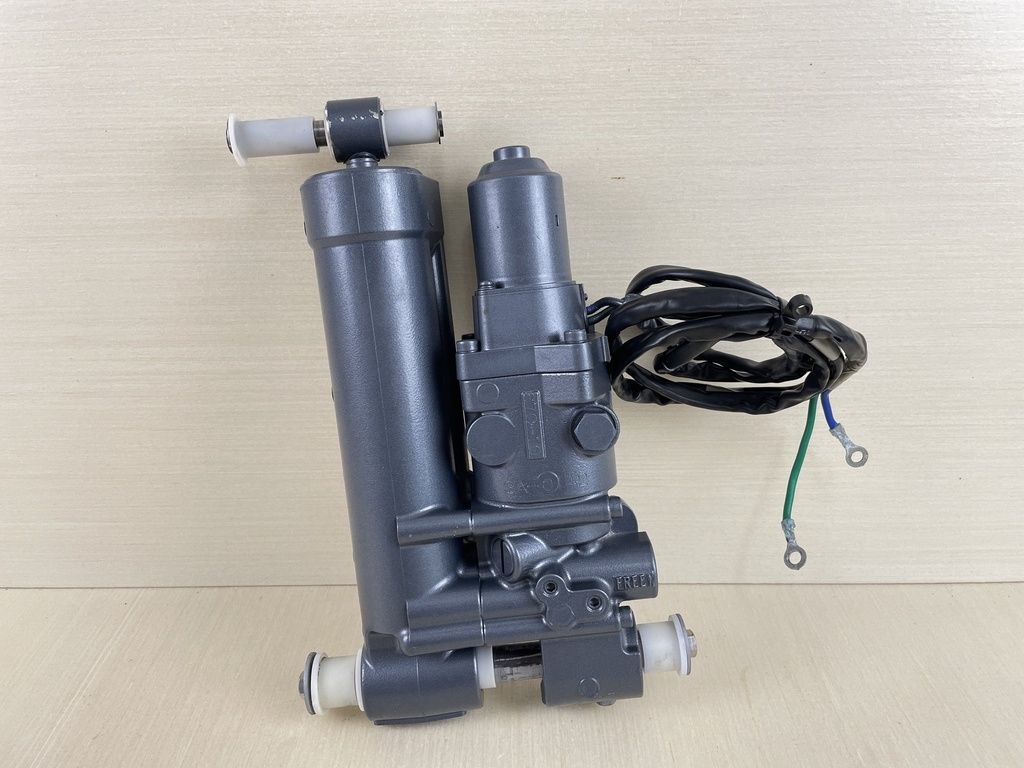 2013 Yamaha 40HP 4 Stroke Outboard Power Trim & Tilt Unit Assembly 67C-43800-10-8D