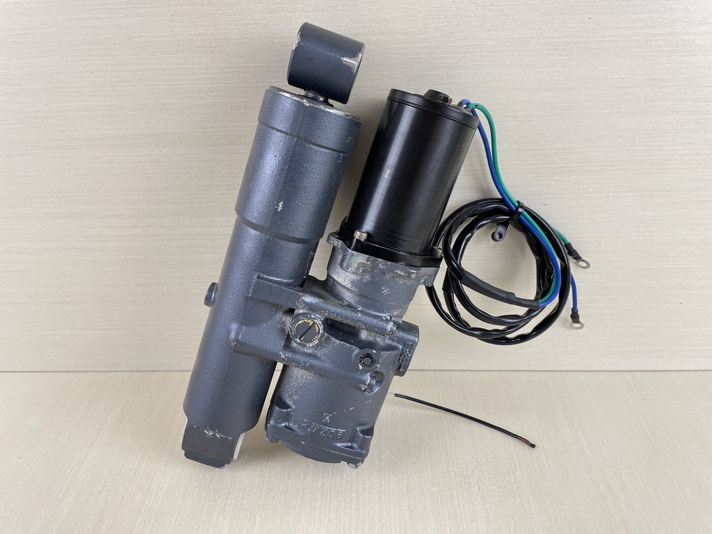 1998 Yamaha 40HP 2 Stroke Outboard Power Trim & Tilt Assembly 62X-43800-03-4D