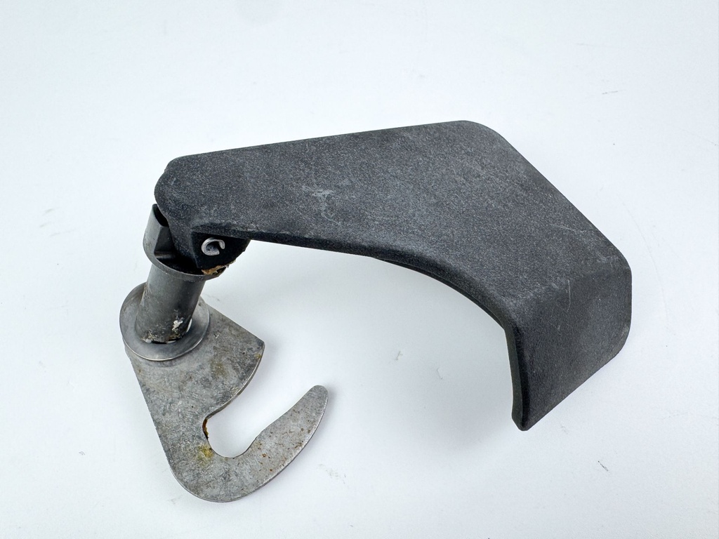 2010 Evinrude 250 HP Etec 2 Stroke Outboard Starboard Latch Handle 5005708 OEM