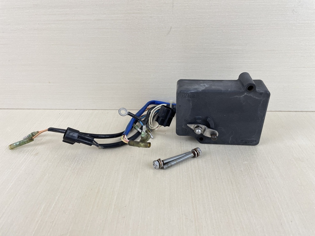 2001 Yamaha 50HP 2 Stroke Outboard C.D.I CDI Unit Assembly 63D-85540-01-00