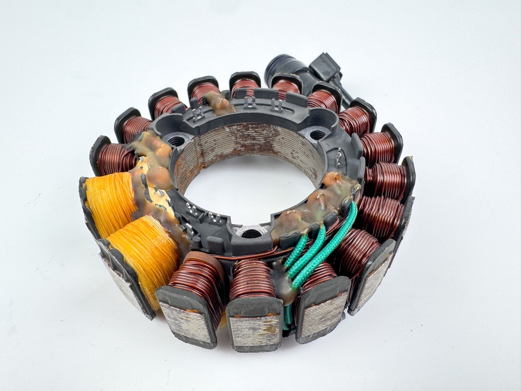 01-2004 Yamaha 50 60 HP 4 Stroke Outboard Stator W/ Base 64J-85510-00-00