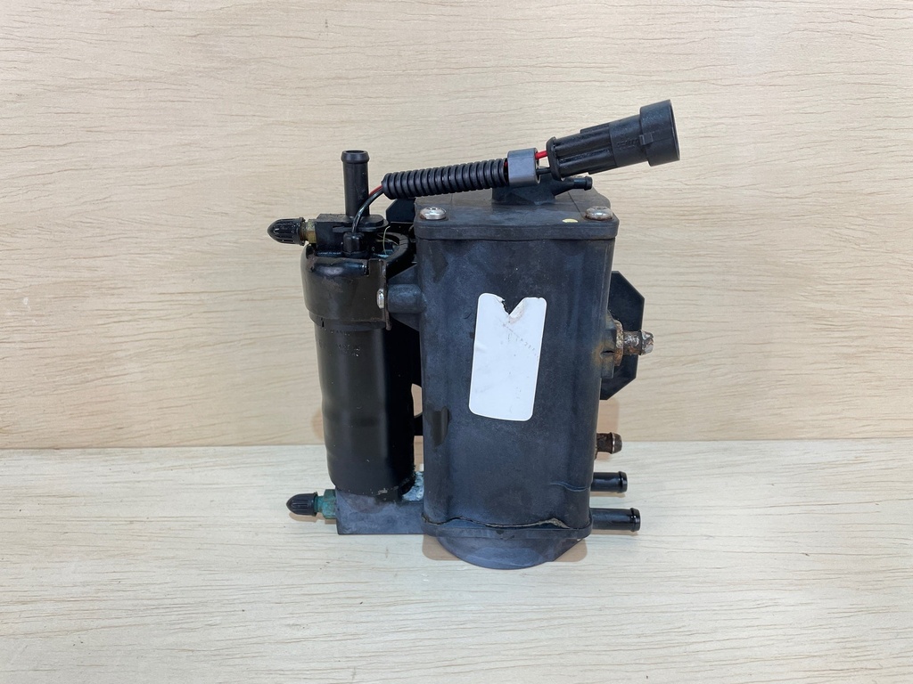2006 Evinrude Etec 90HP Outboard Fuel Pump Vapor Seperator VST 5006085