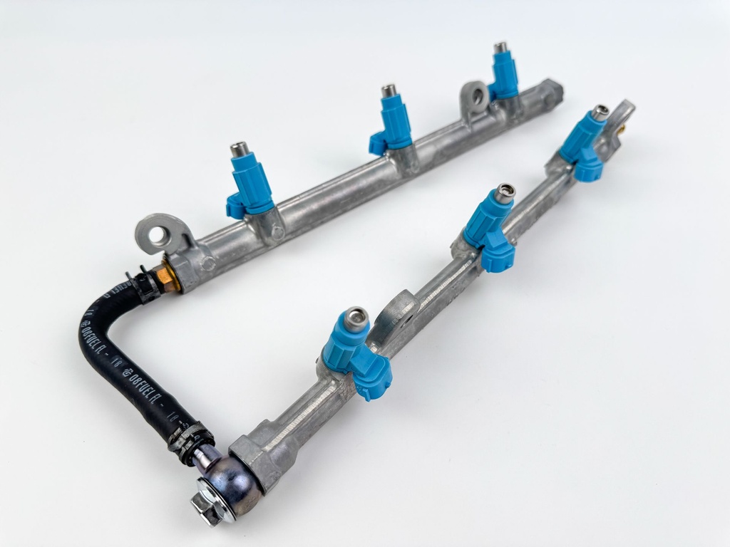 2010 Suzuki 250 HP 4 Stroke Outboard Port Fuel Injector Set W/ Rail 15710-93J00 OEM